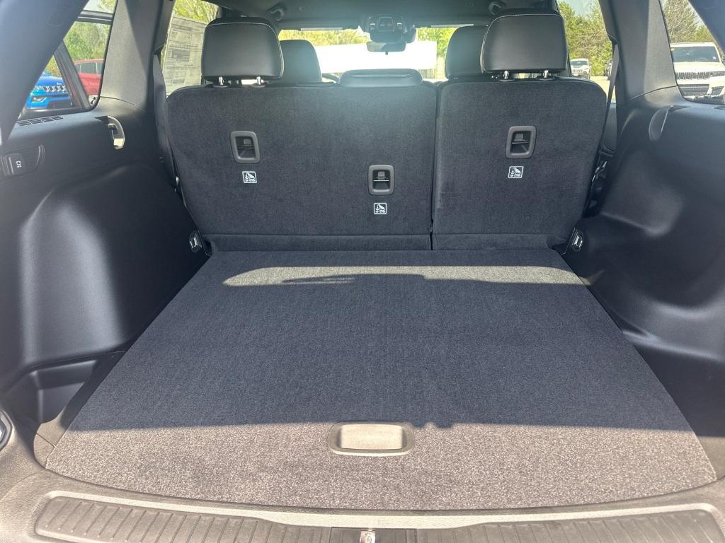 new 2025 Jeep Grand Cherokee car, priced at $47,675