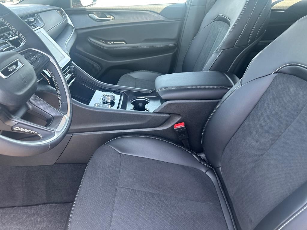 new 2025 Jeep Grand Cherokee car, priced at $45,782