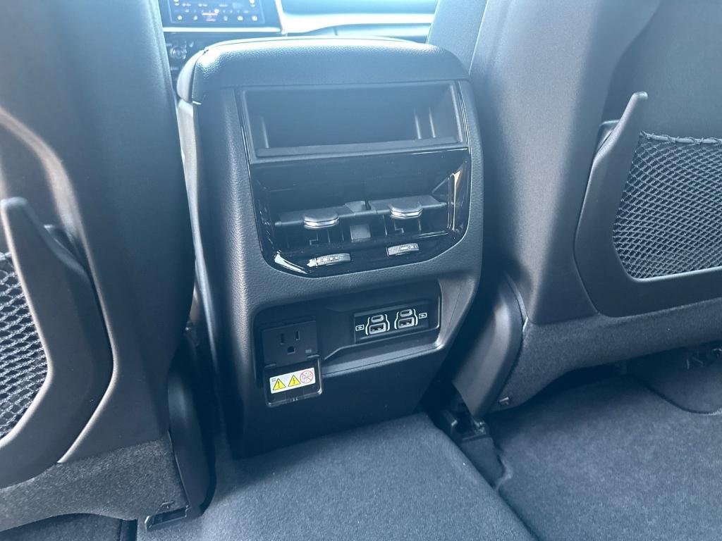 new 2025 Jeep Grand Cherokee car, priced at $45,782