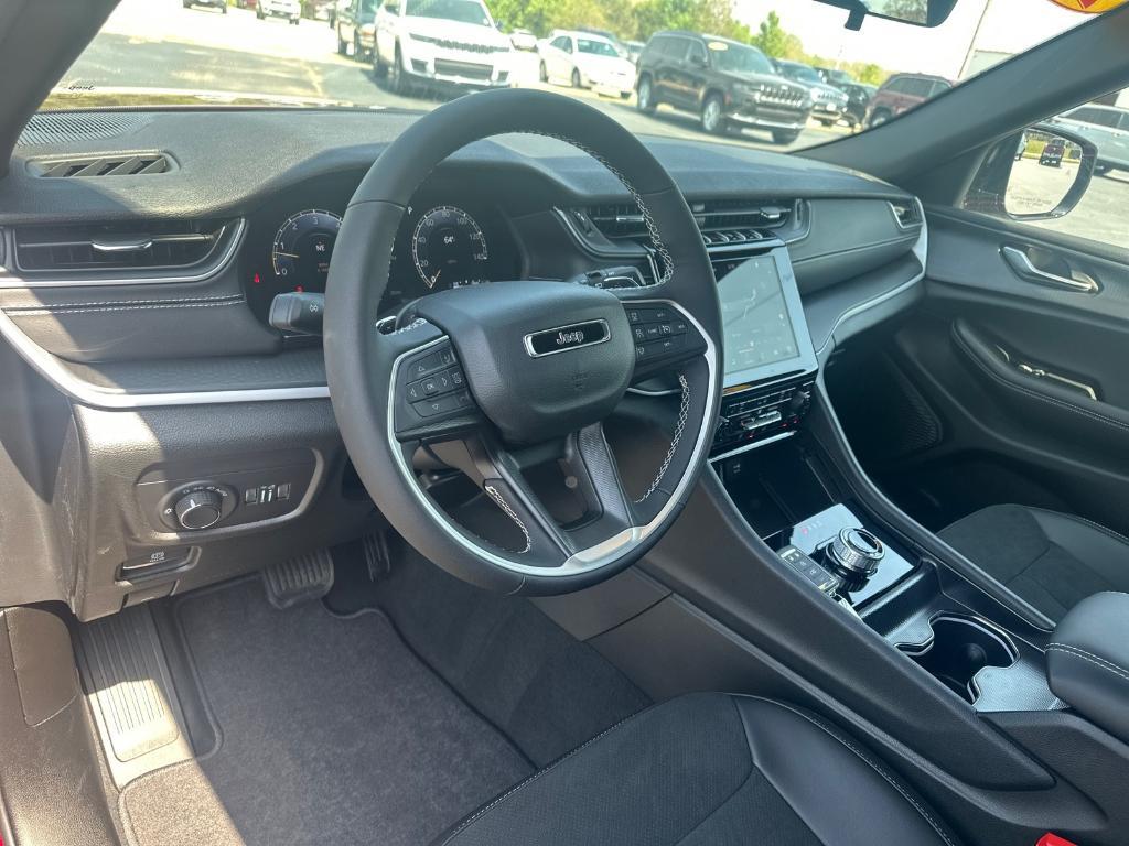 new 2025 Jeep Grand Cherokee car, priced at $47,675