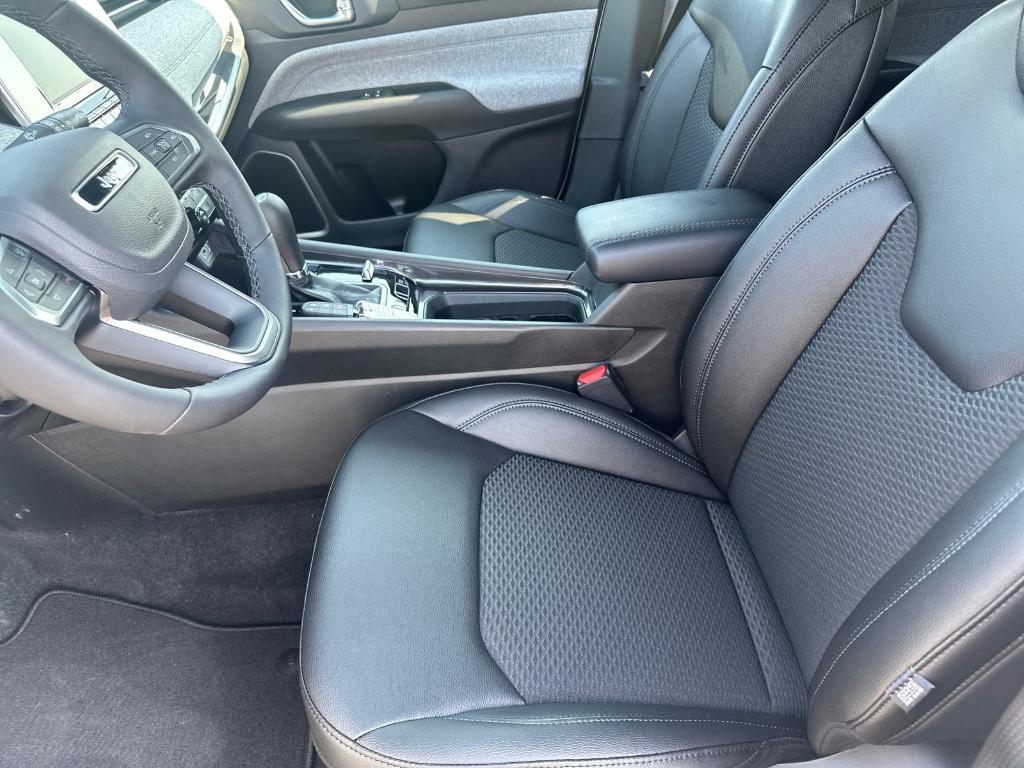 new 2025 Jeep Compass car, priced at $29,904