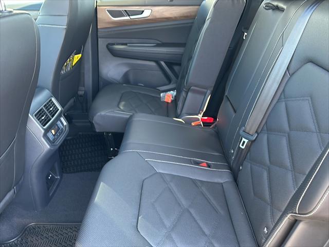 new 2025 Volkswagen Atlas car, priced at $43,660