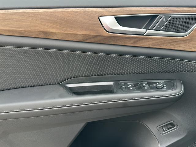 new 2025 Volkswagen Atlas car, priced at $42,574