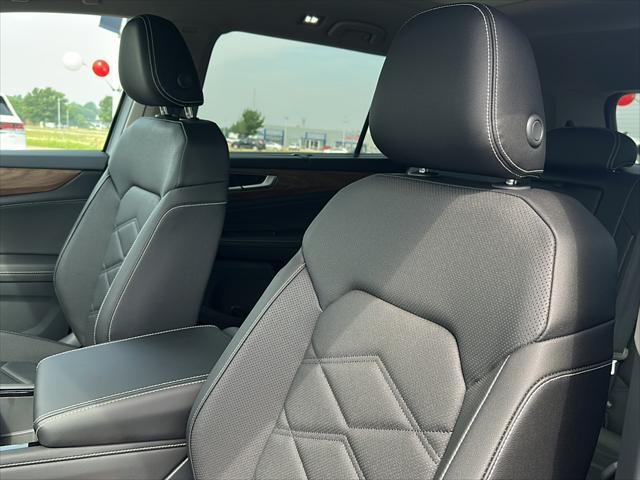 new 2025 Volkswagen Atlas car, priced at $43,574
