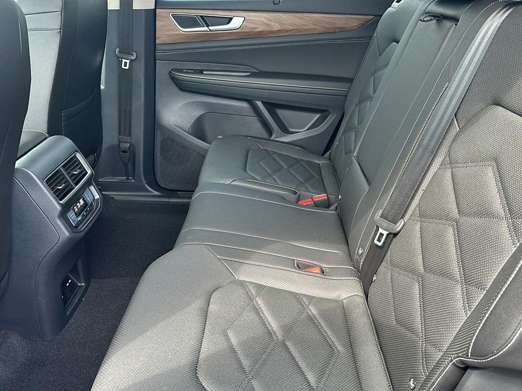 new 2025 Volkswagen Atlas car, priced at $44,711