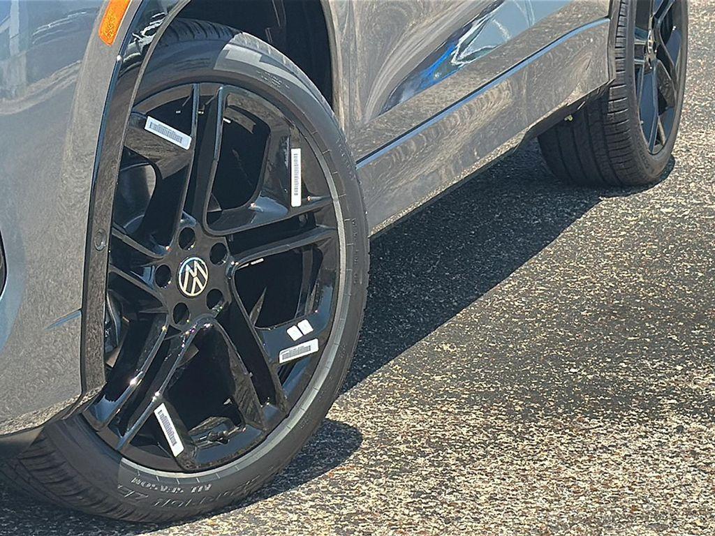 new 2025 Volkswagen Tiguan car, priced at $35,931