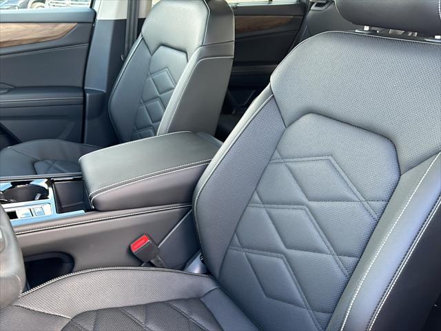 new 2025 Volkswagen Atlas car, priced at $44,327