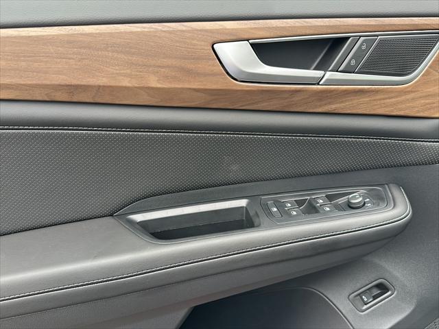 new 2025 Volkswagen Atlas car, priced at $44,548