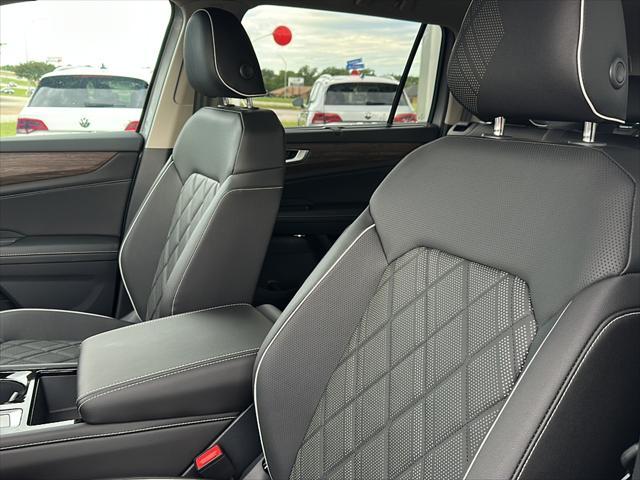 new 2025 Volkswagen Atlas car, priced at $52,728
