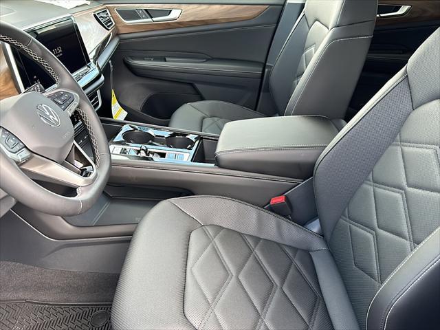 new 2025 Volkswagen Atlas car, priced at $43,660
