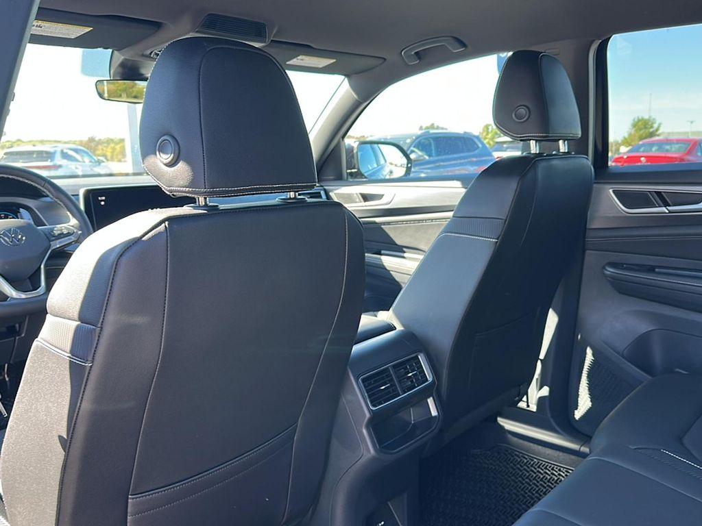 new 2026 Volkswagen Atlas Cross Sport car, priced at $40,901