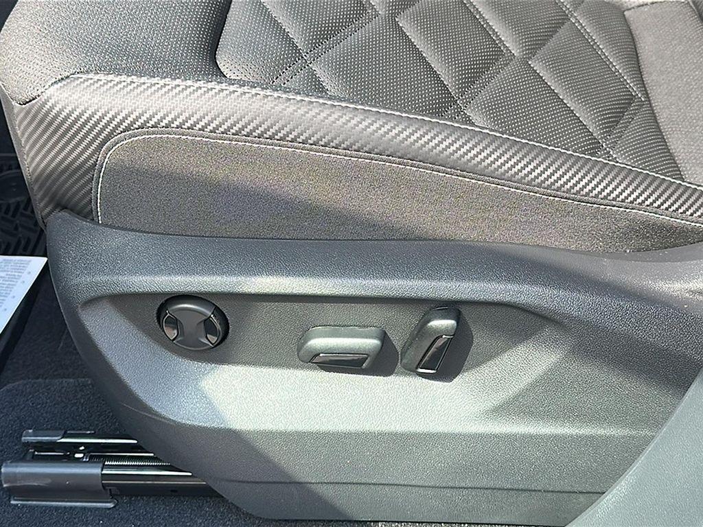 new 2026 Volkswagen Atlas Cross Sport car, priced at $39,901