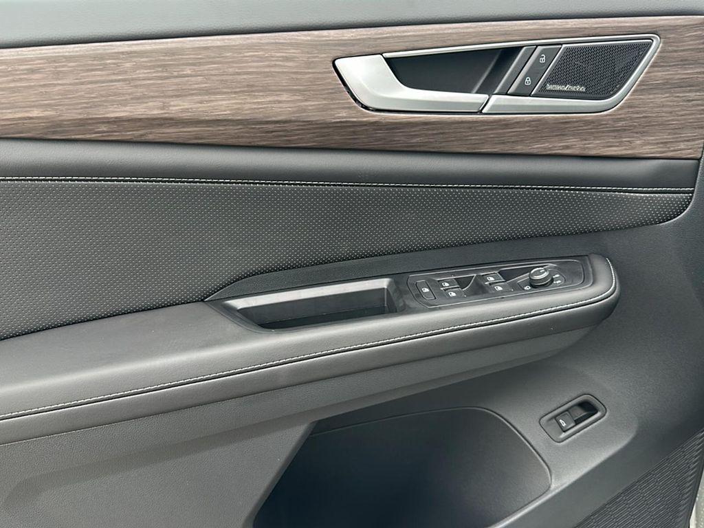 new 2025 Volkswagen Atlas car, priced at $53,214