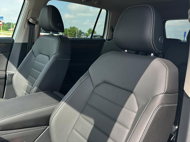 new 2025 Volkswagen Atlas car, priced at $47,700