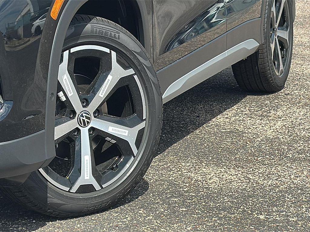 new 2025 Volkswagen Tiguan car, priced at $31,957