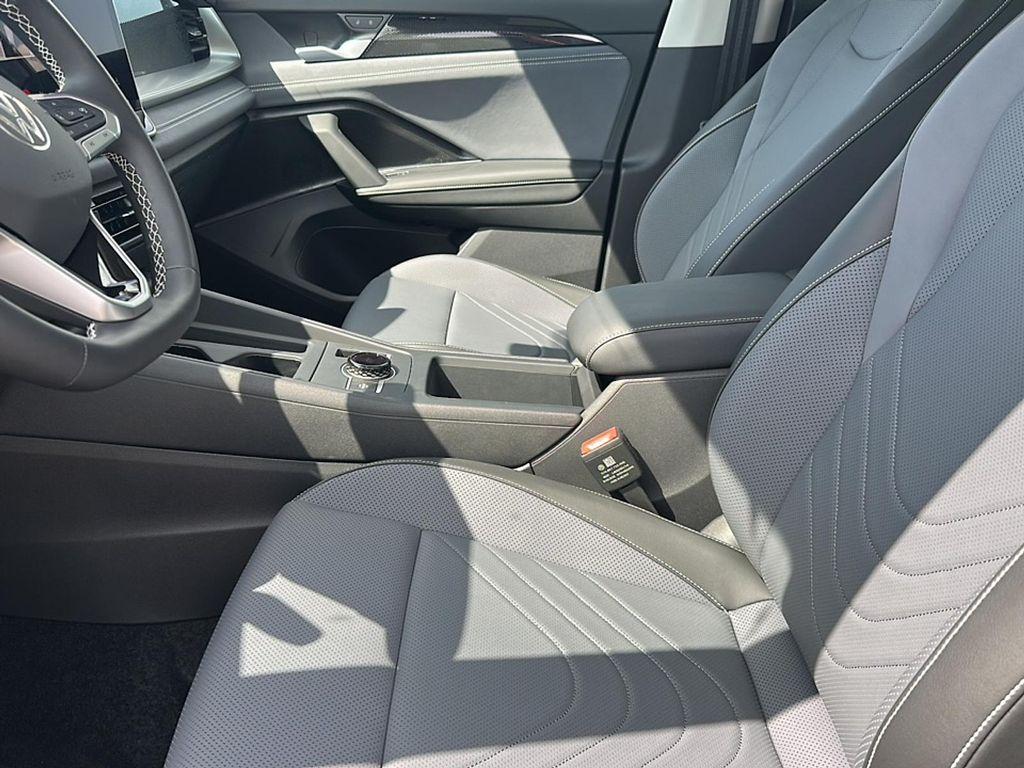 new 2025 Volkswagen Tiguan car, priced at $31,957