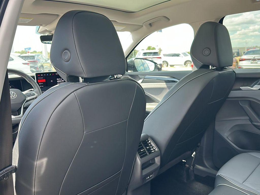 new 2025 Volkswagen Tiguan car, priced at $31,957