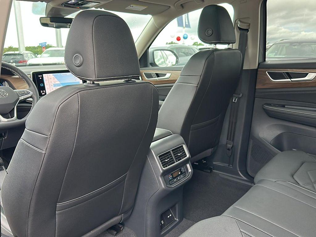 new 2025 Volkswagen Atlas car, priced at $43,300