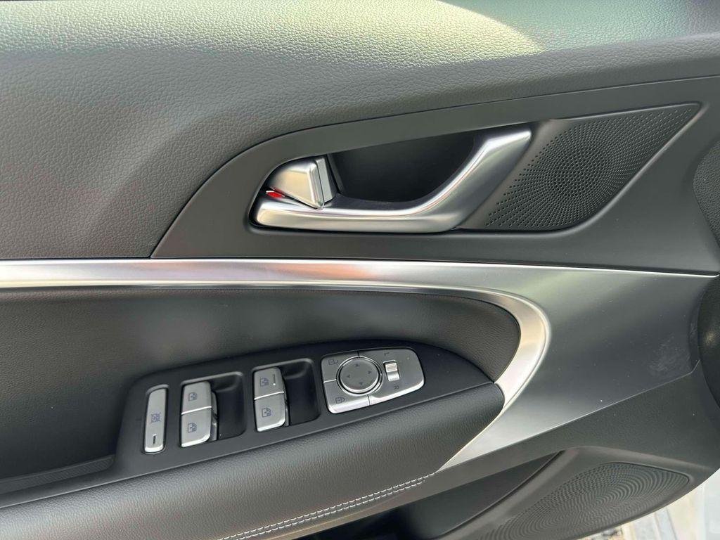 new 2025 Genesis G70 car, priced at $45,050