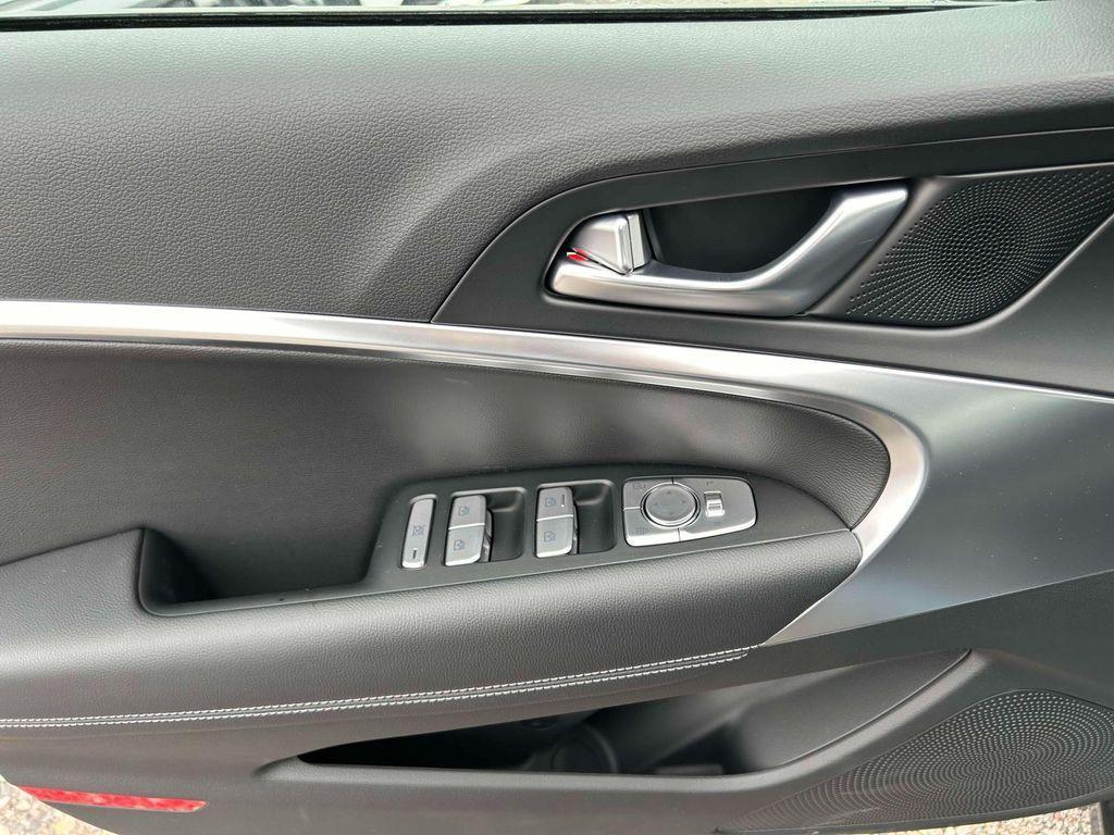 new 2025 Genesis G70 car, priced at $45,665