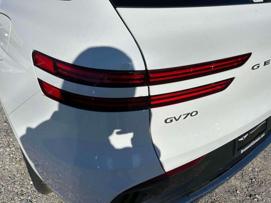 new 2026 Genesis GV70 car