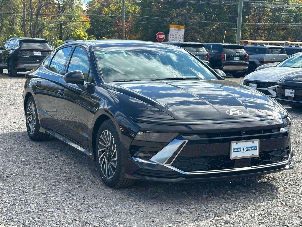 new 2025 Hyundai Sonata Hybrid car, priced at $39,135