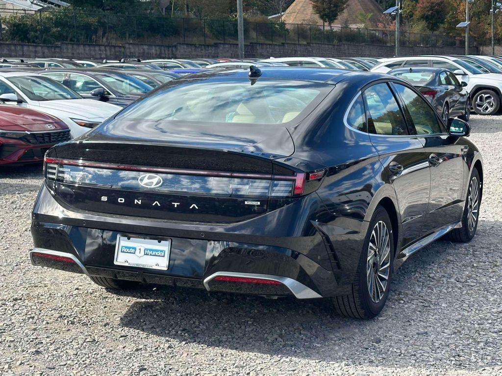 new 2025 Hyundai Sonata Hybrid car, priced at $39,135