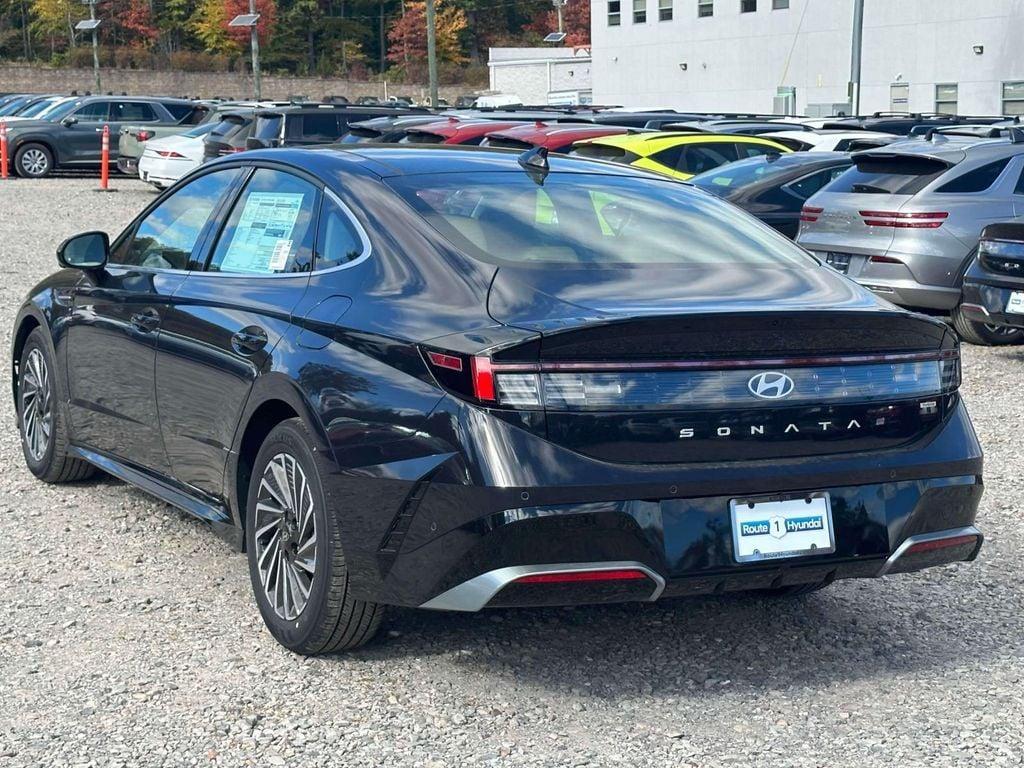 new 2025 Hyundai Sonata Hybrid car, priced at $39,135