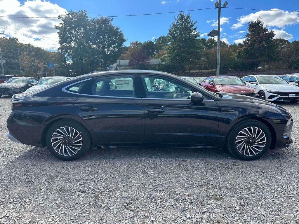 new 2025 Hyundai Sonata Hybrid car, priced at $39,135