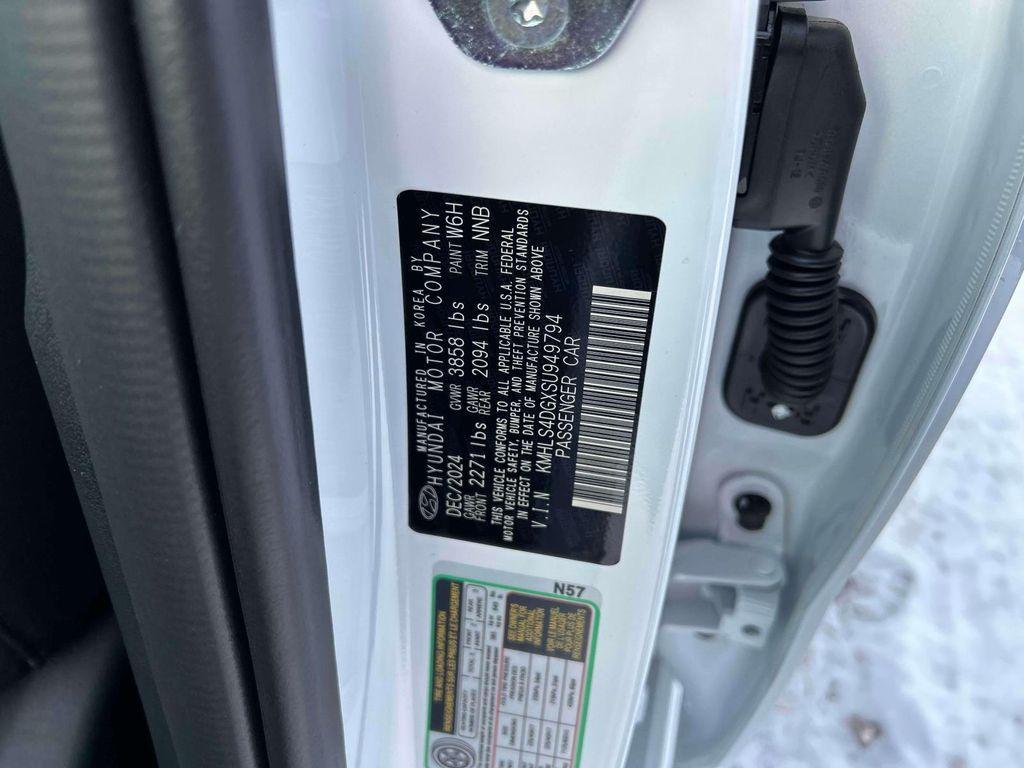 new 2025 Hyundai Elantra car, priced at $25,525