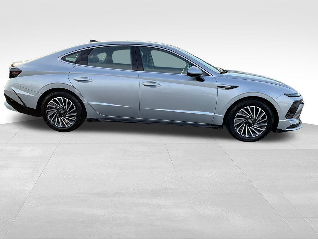used 2024 Hyundai Sonata Hybrid car, priced at $30,995