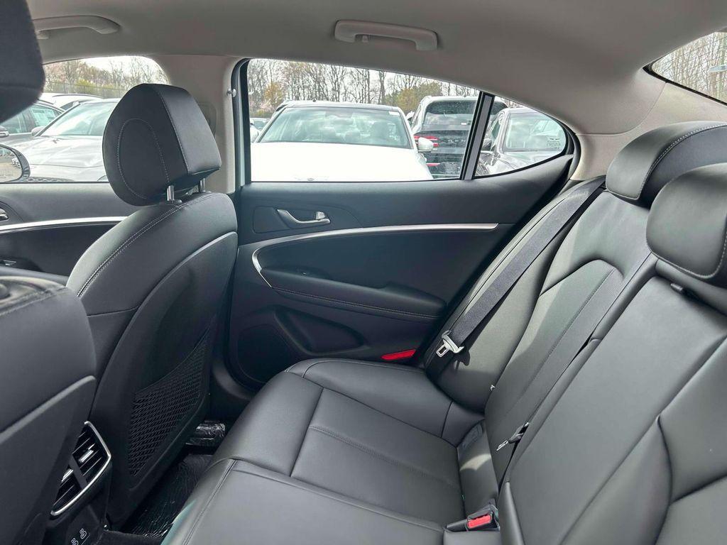 new 2025 Genesis G70 car, priced at $45,575
