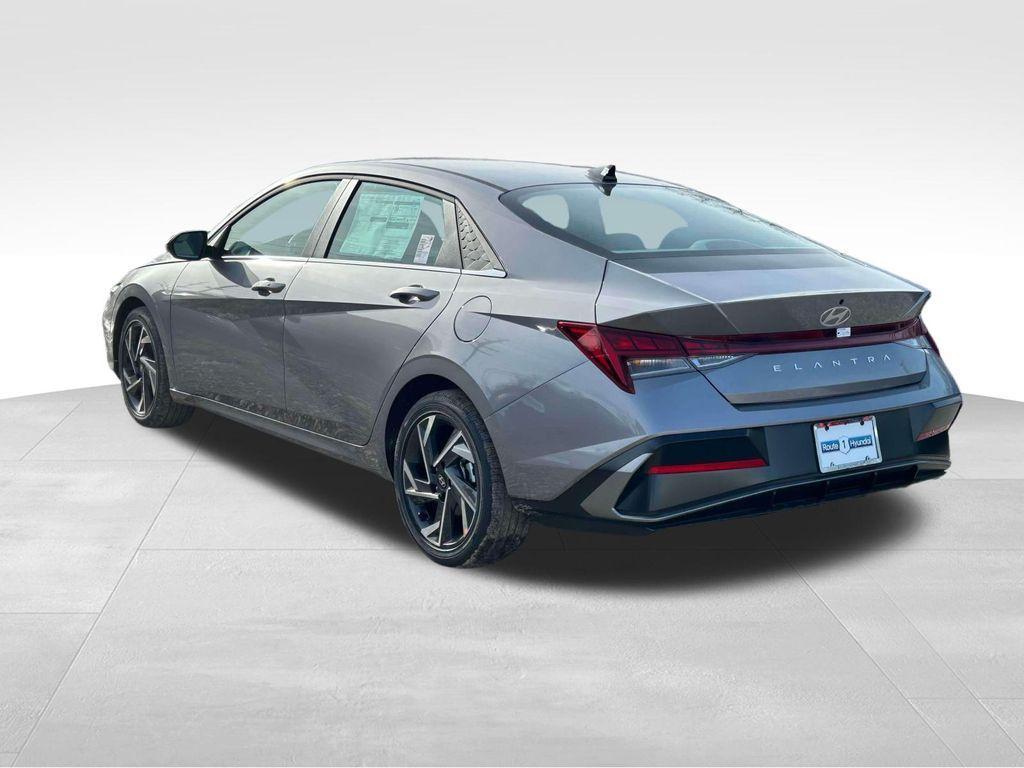 new 2025 Hyundai Elantra car, priced at $25,055