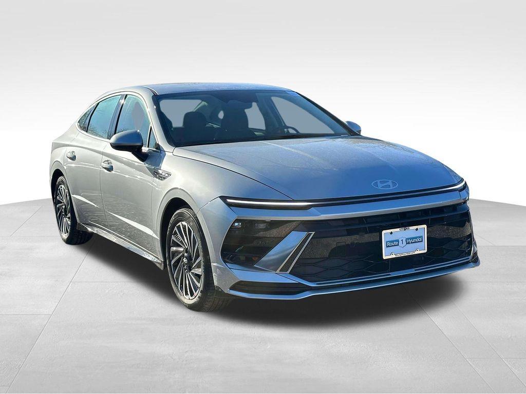 new 2025 Hyundai Sonata Hybrid car, priced at $32,730