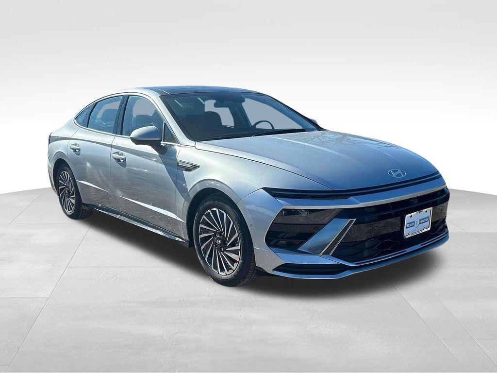 new 2025 Hyundai Sonata Hybrid car, priced at $37,380