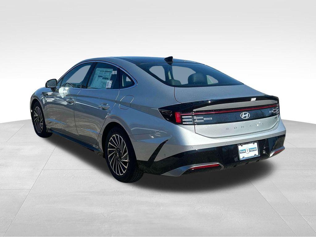 new 2025 Hyundai Sonata Hybrid car, priced at $38,630