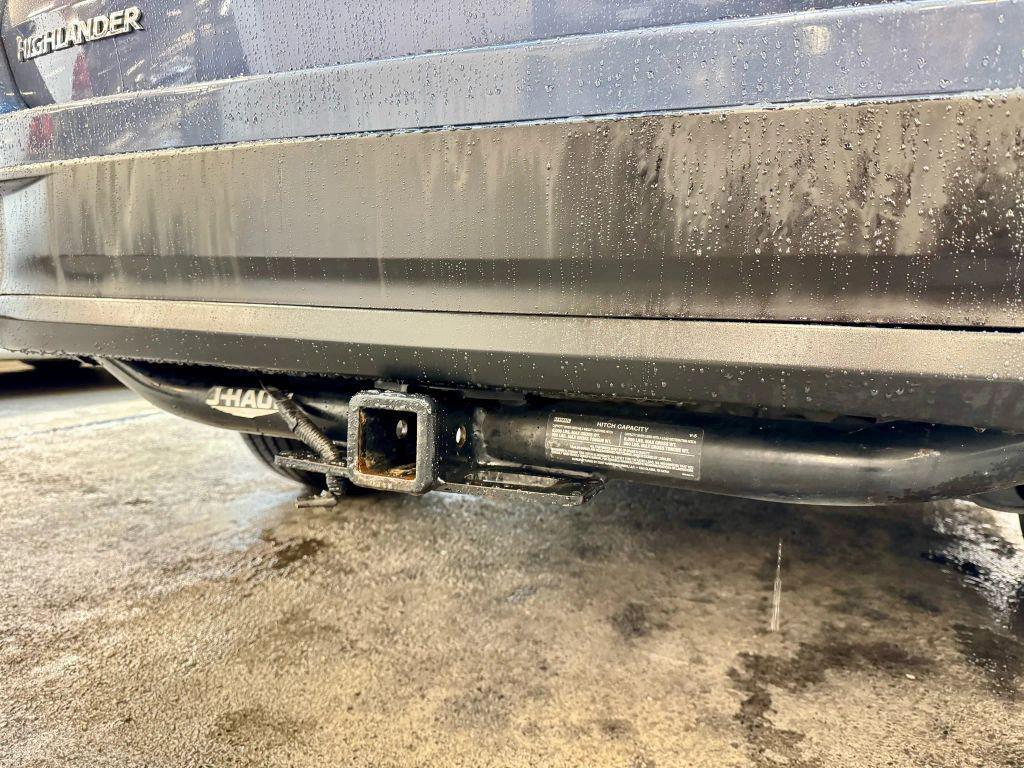 used 2014 Toyota Highlander car, priced at $16,900