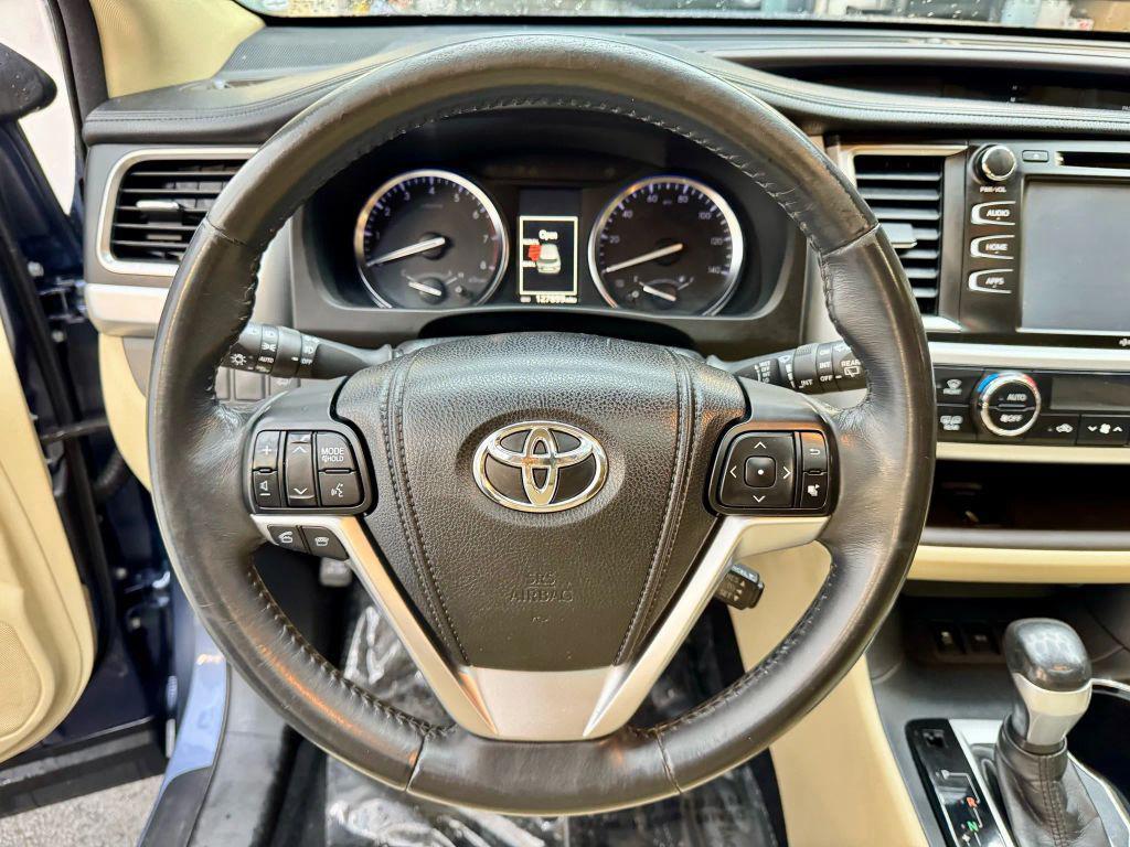 used 2014 Toyota Highlander car, priced at $16,900
