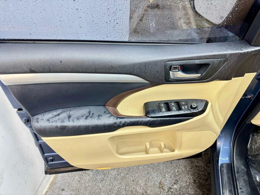 used 2014 Toyota Highlander car, priced at $16,900