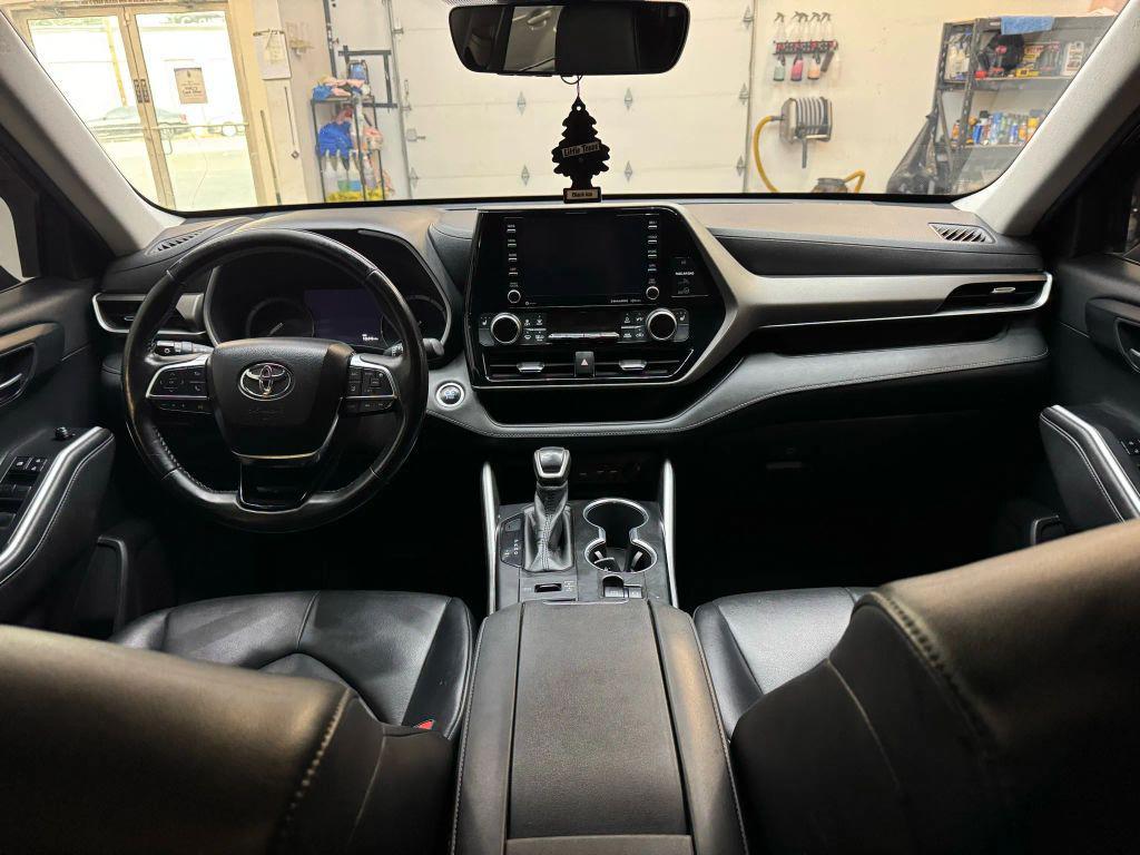used 2020 Toyota Highlander car, priced at $24,900
