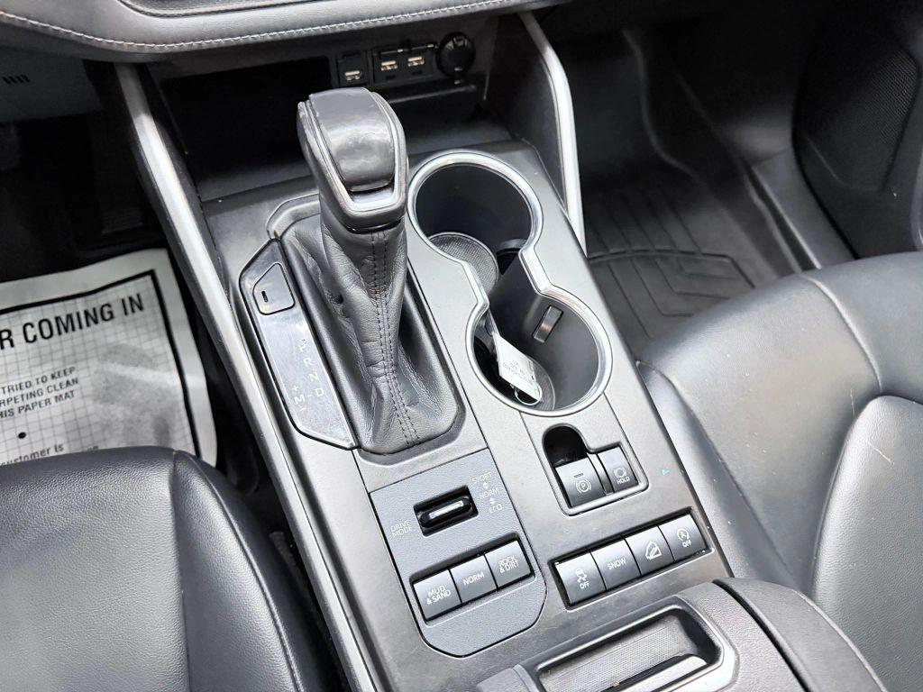 used 2020 Toyota Highlander car, priced at $23,500