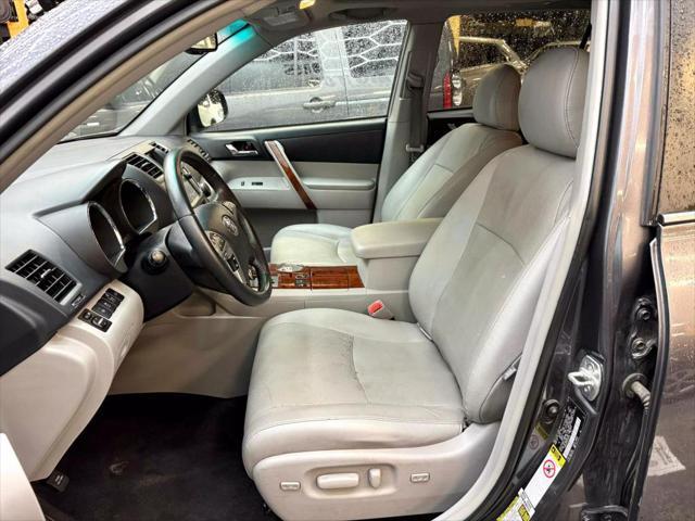 used 2013 Toyota Highlander car, priced at $15,900