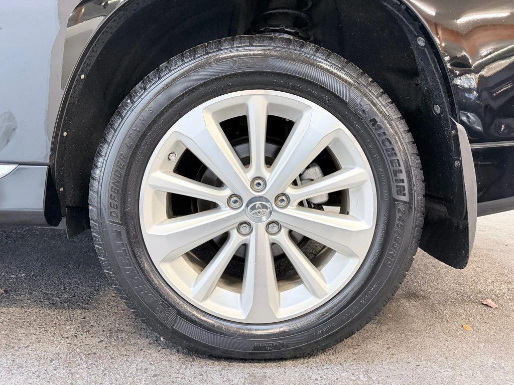 used 2012 Toyota Highlander Hybrid car, priced at $14,900