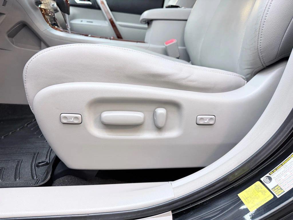 used 2012 Toyota Highlander Hybrid car, priced at $14,900