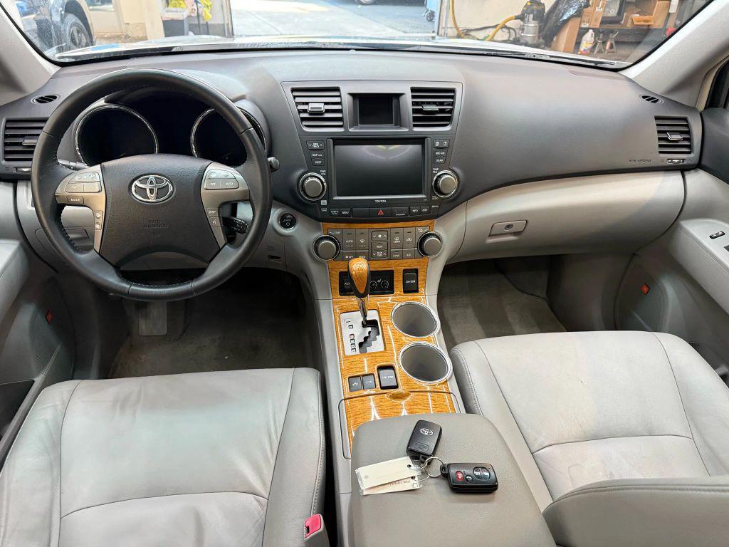 used 2008 Toyota Highlander Hybrid car, priced at $12,500