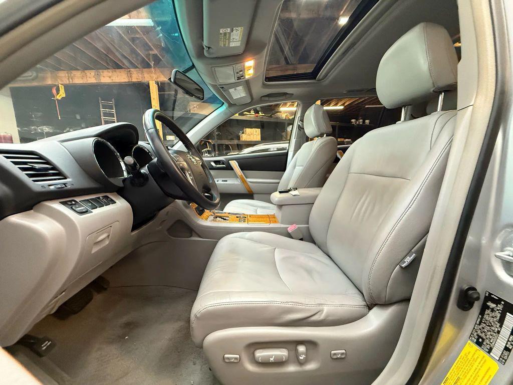 used 2008 Toyota Highlander Hybrid car, priced at $12,500