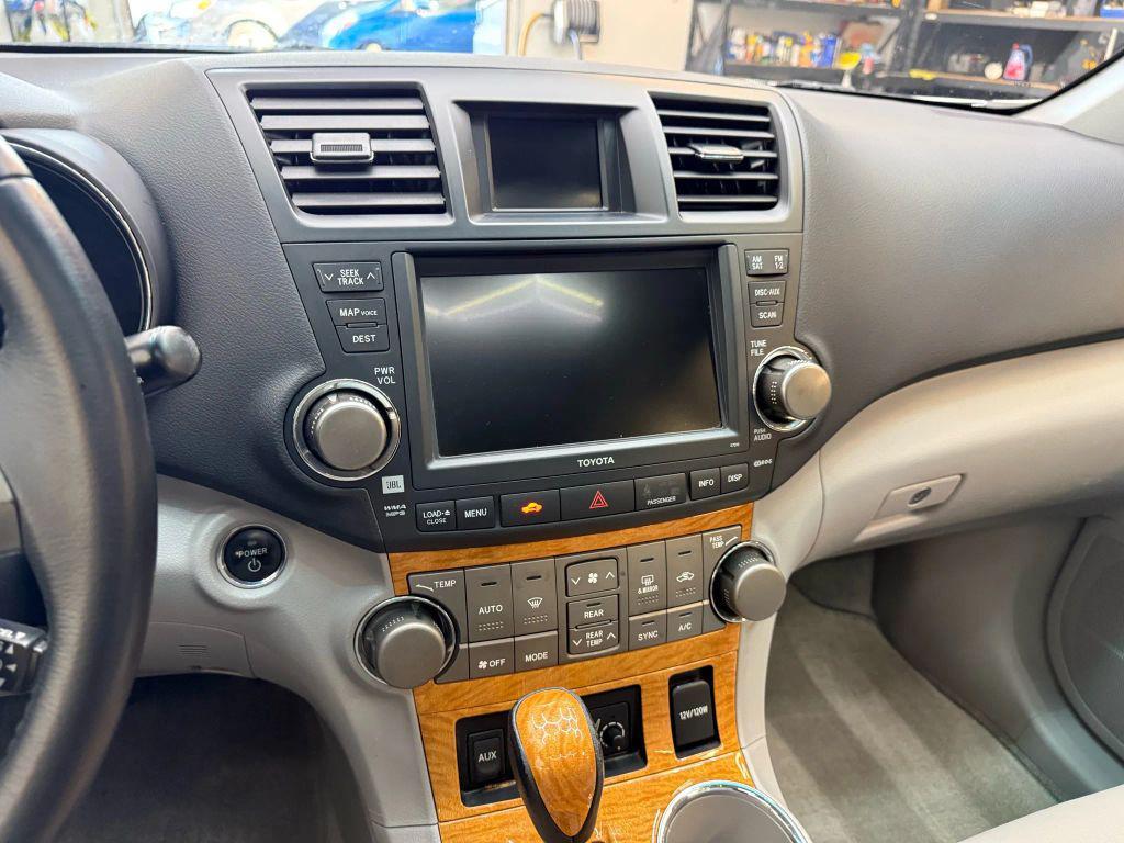 used 2008 Toyota Highlander Hybrid car, priced at $12,500