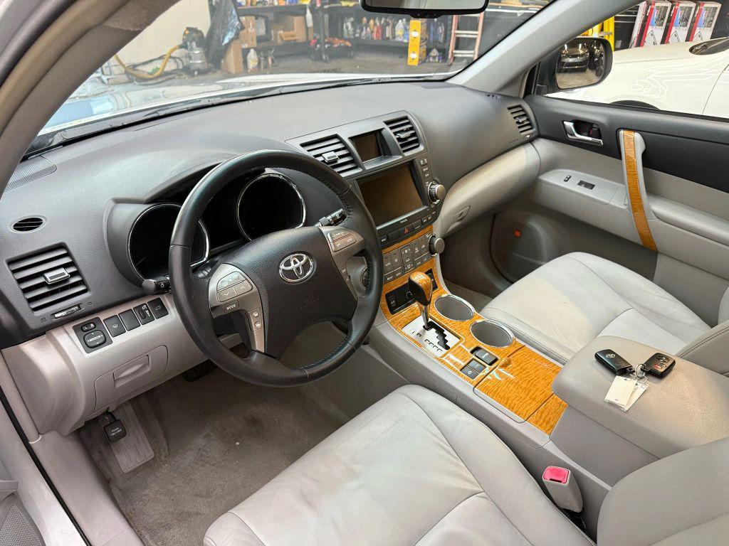 used 2008 Toyota Highlander Hybrid car, priced at $12,500