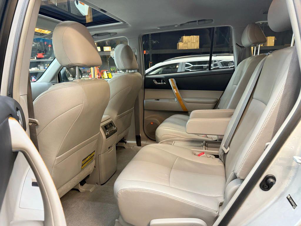 used 2008 Toyota Highlander Hybrid car, priced at $12,500