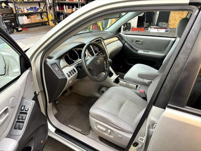 used 2006 Toyota Highlander Hybrid car, priced at $13,500